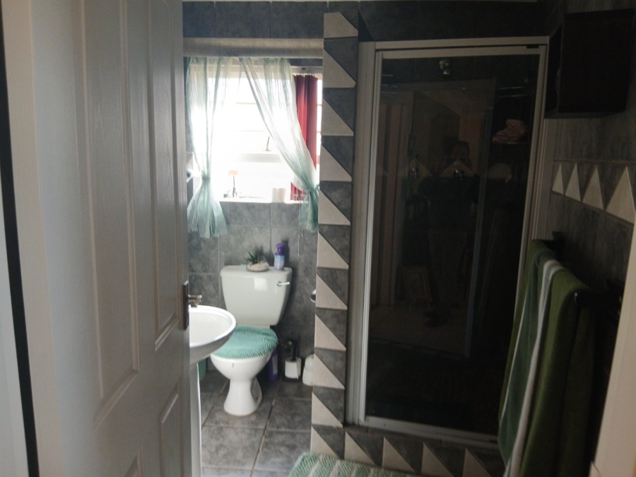 5 Bedroom Property for Sale in Wavecrest Eastern Cape